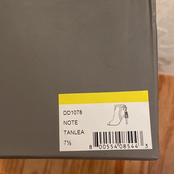 Cynthia Vincent Note Heels NWT - Picture 8 of 8